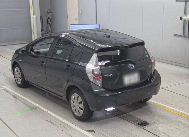 
								Toyota Aqua full									