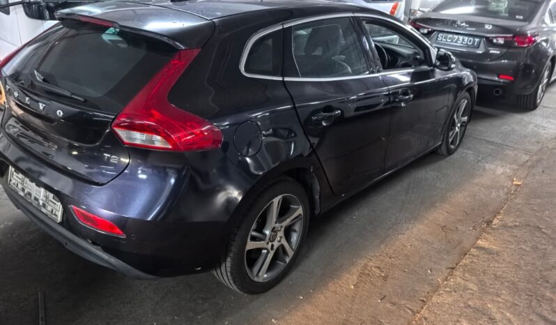 
								Volvo v40 full									