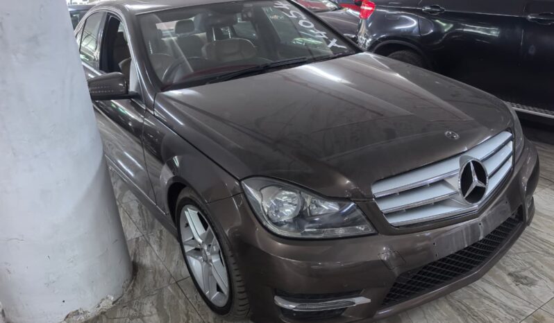 
								Mercedes Benz C200 full									