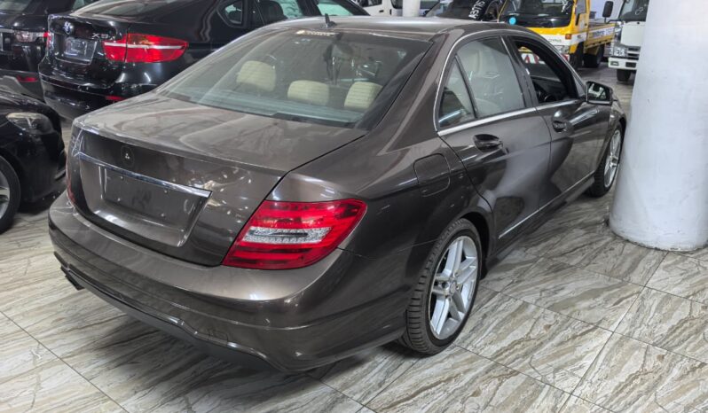 
								Mercedes Benz C200 full									