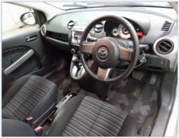 
										Mazda Demio full									