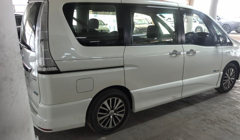 
								Nissan Serena full									
