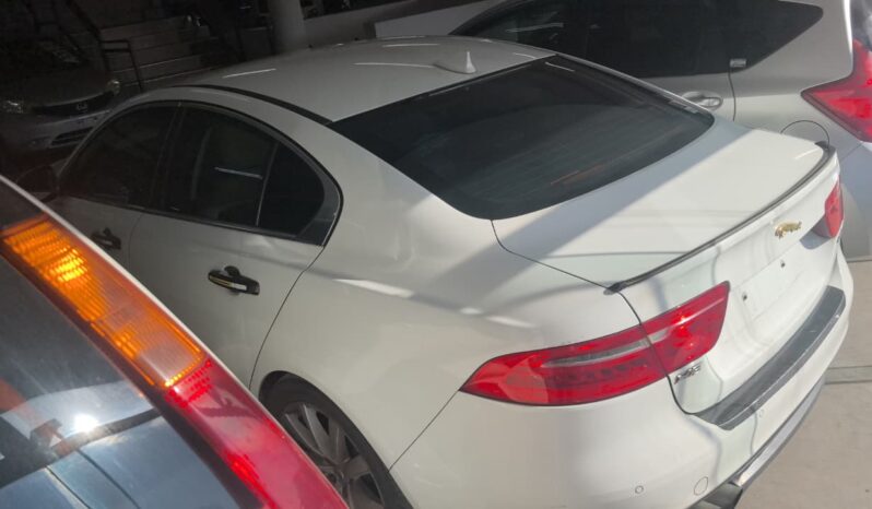 
								Jaguar XE full									