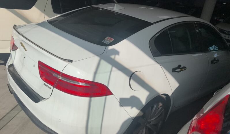 
								Jaguar XE full									