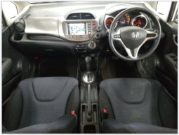 
										Honda Fit full									