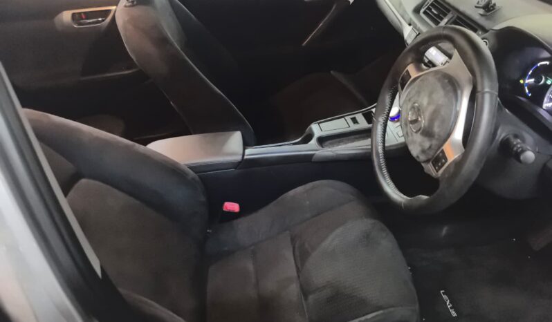 
								Lexus CT200H full									