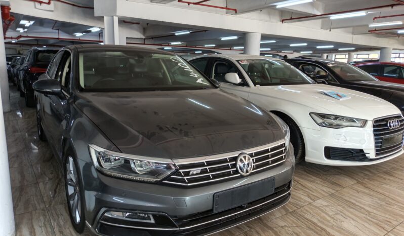 
								VW PASSAT R-LINE full									