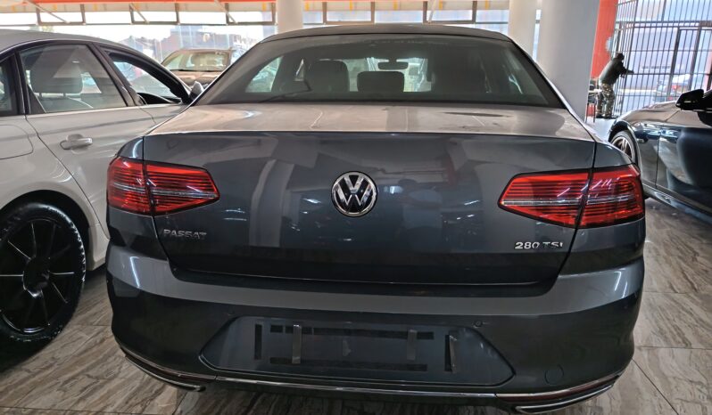 
								VW PASSAT R-LINE full									