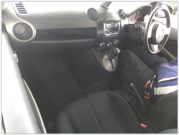 
										MAZDA DEMIO full									